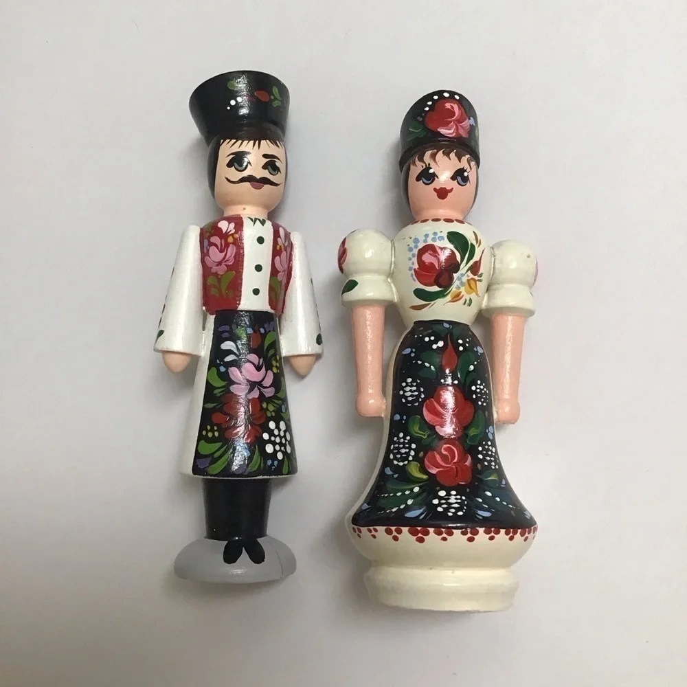 Russian Wooden Dolls Figurines PAIR Hand Painted Souvenir White Floral Vintage